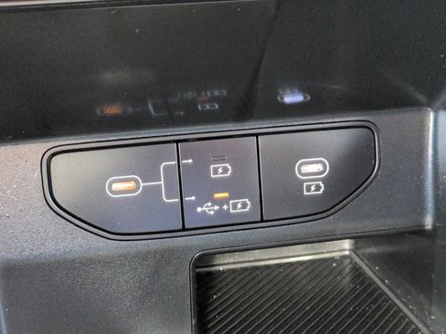 Certified 2025 Kia Sorento LX FWD image 26