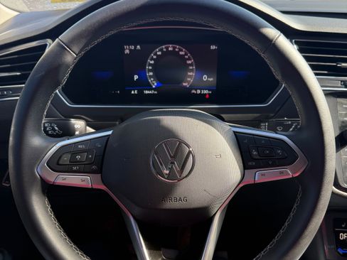 Used 2022 Volkswagen Tiguan SE image 19