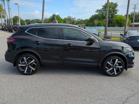 Used 2022 Nissan Rogue Sport SL w/ Premium Package image 3