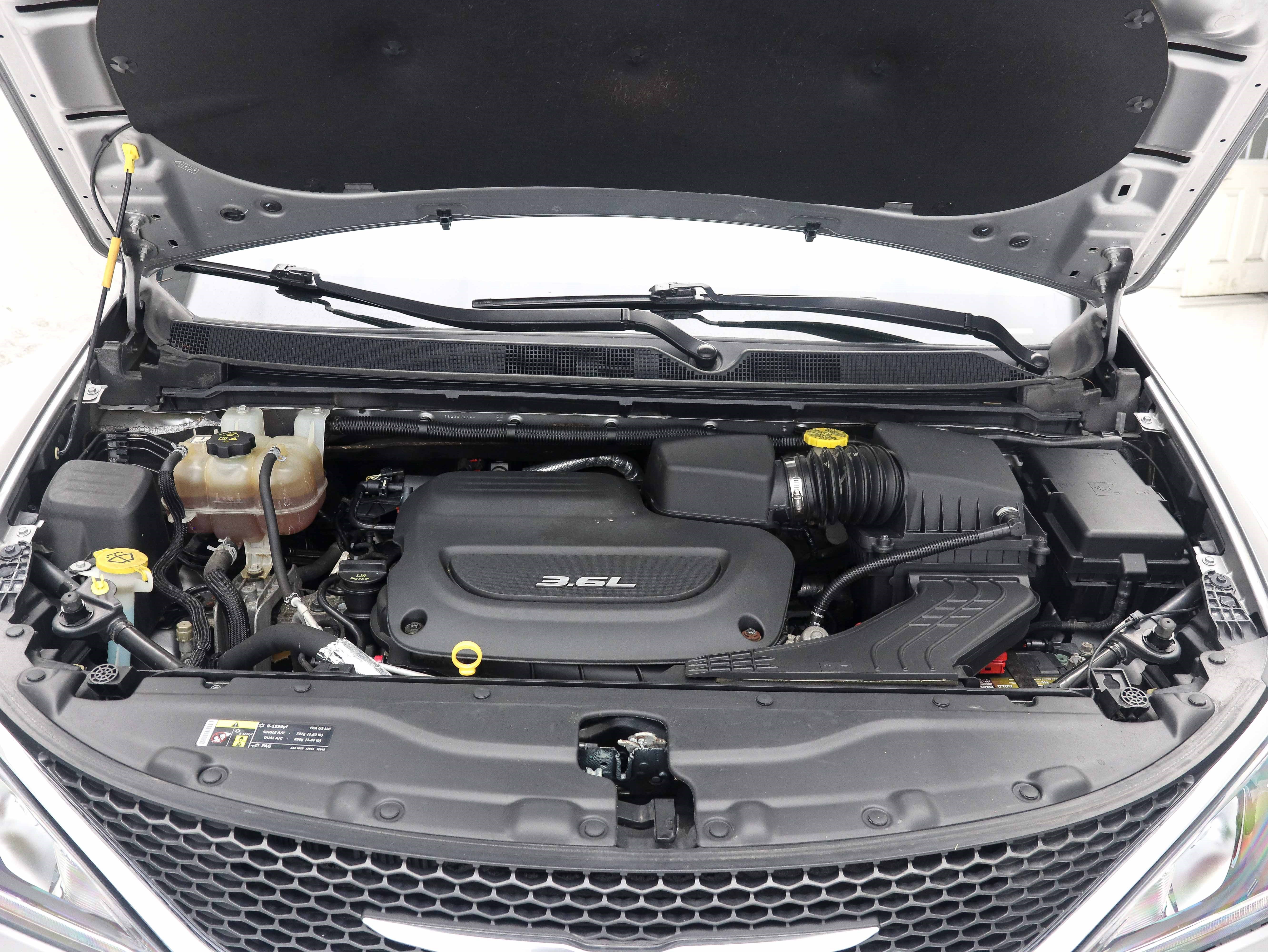 Used 2017 Chrysler Pacifica Touring-L FWD image 28