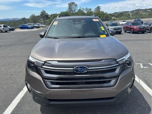 Used 2025 Subaru Forester Premium AWD/4WD image 2