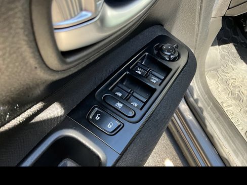 Used 2020 Jeep Renegade Latitude w/ Cold Weather Group AWD/4WD image 24
