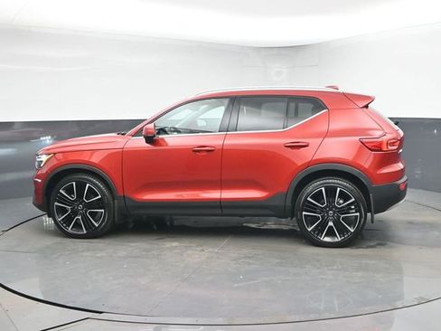 Used 2023 Volvo XC40 B5 Ultimate w/ Climate Package image 5