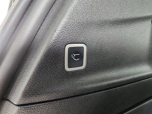 Used 2022 Chrysler Pacifica Touring-L w/ S Appearance Package image 31