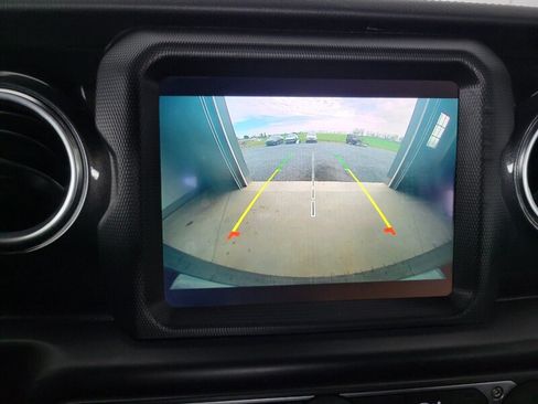Used 2021 Jeep Wrangler Unlimited Sahara AWD/4WD image 38