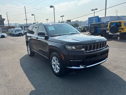 Used 2023 Jeep Grand Cherokee L Limited AWD/4WD image 7