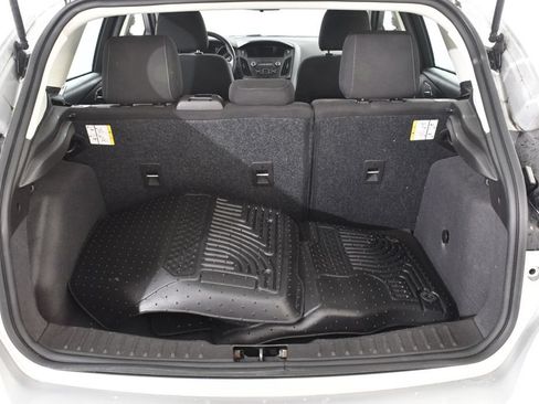 Used 2018 Ford Focus SE w/ Cold Weather Package FWD image 20