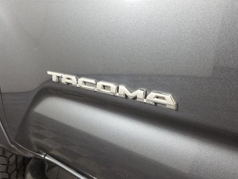 Used 2019 Toyota Tacoma SR5 AWD/4WD image 12