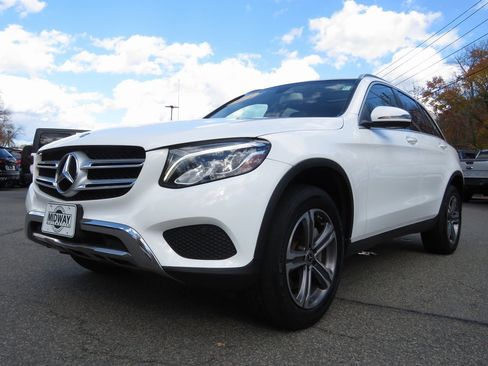 Used 2019 Mercedes-Benz GLC 300 4MATIC image 2