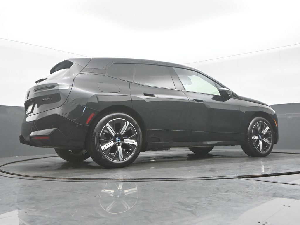 Used 2024 BMW iX xDrive50 w/ Premium Package AWD/4WD image 31