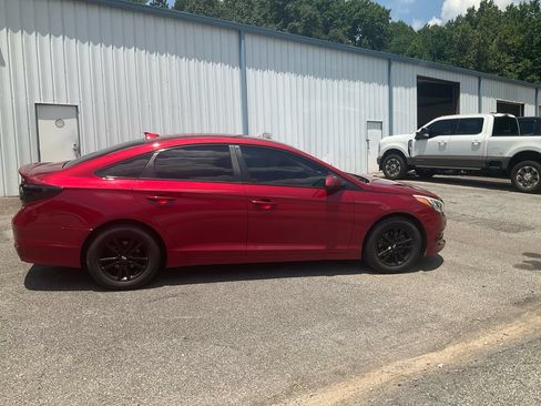 Used 2015 Hyundai Sonata SE w/ Option Group 09 FWD image 4