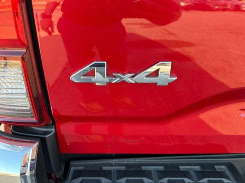 Used 2019 Toyota Tacoma SR5 AWD/4WD image 11