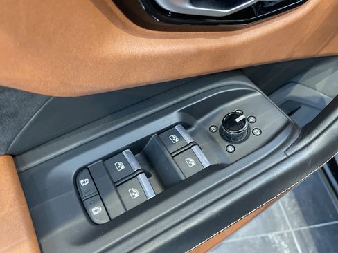 Used 2021 Lamborghini Urus image 17