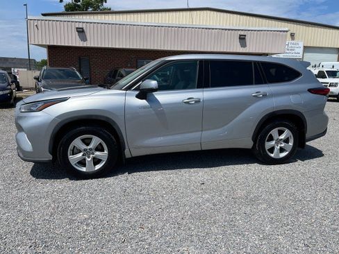 Used 2020 Toyota Highlander LE AWD/4WD image 1