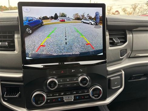 Used 2024 Ford Expedition XLT image 20