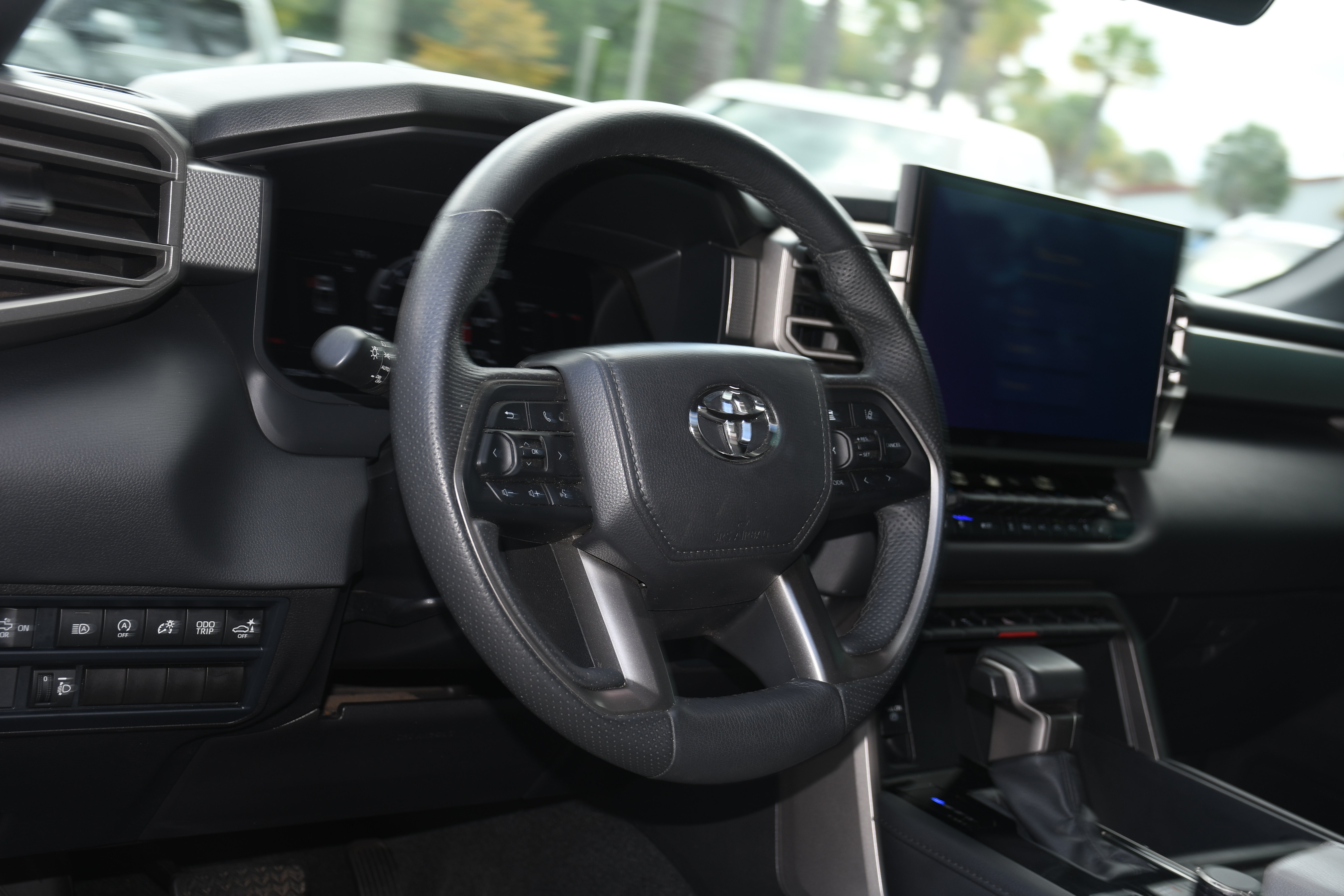 Certified 2025 Toyota Tundra Limited AWD/4WD image 9