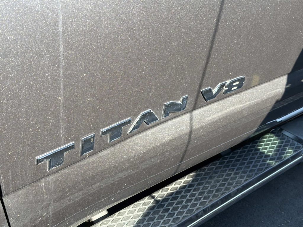 Used 2018 Nissan Titan SV AWD/4WD image 7
