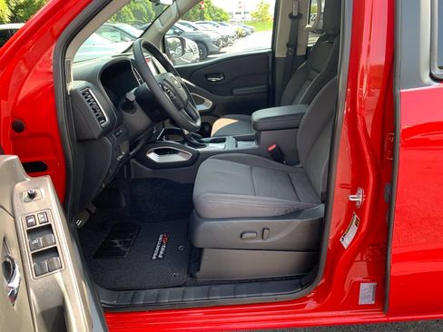 Used 2024 Nissan Frontier SV w/ Technology Package AWD/4WD image 16