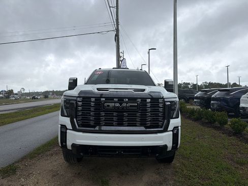 Used 2024 GMC Sierra 2500 Denali Ultimate image 2
