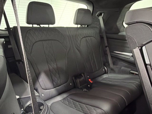 Used 2024 BMW X7 xDrive40i w/ Executive Package AWD/4WD image 26