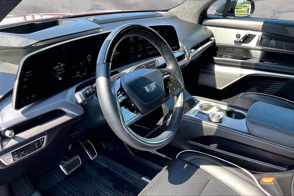 Certified 2026 Cadillac Vistiq Platinum w/ LPO, Floor Liner Package AWD/4WD image 17