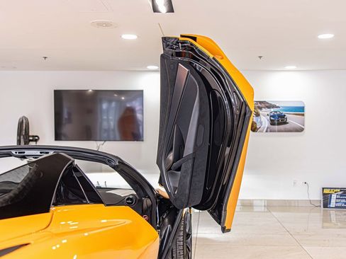 Used 2026 McLaren 750S Spider image 27