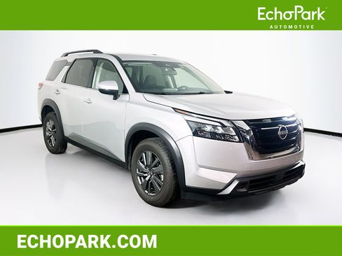 Used 2025 Nissan Pathfinder SV FWD image 1