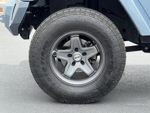 Used 2012 Jeep Wrangler Unlimited Sahara AWD/4WD image 13