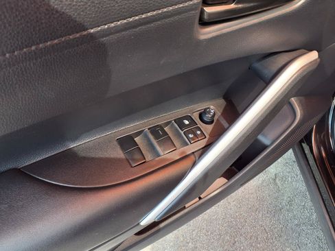 Certified 2025 Toyota Corolla Cross LE FWD image 15