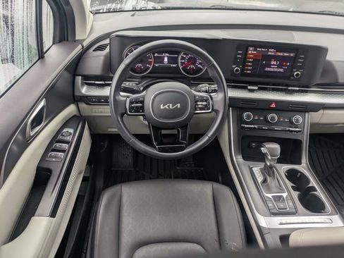 Used 2023 Kia Carnival LX image 17