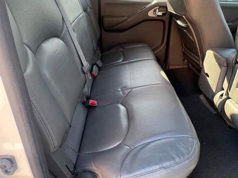 Used 2013 Nissan Frontier SV w/ SV Value Truck Pkg AWD/4WD image 9