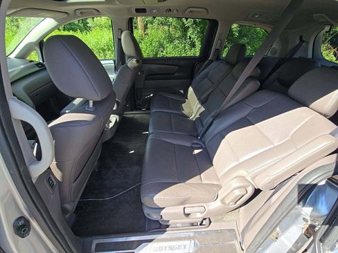 Used 2016 Honda Odyssey Touring Elite image 11