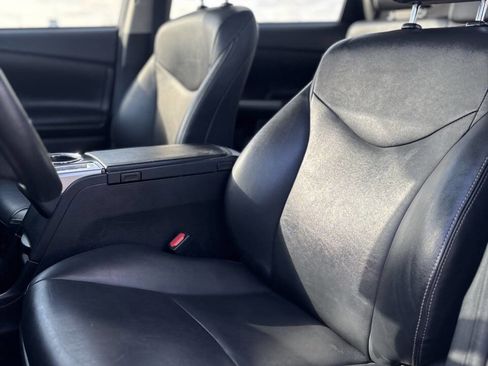 Used 2017 Toyota Prius V Five image 11