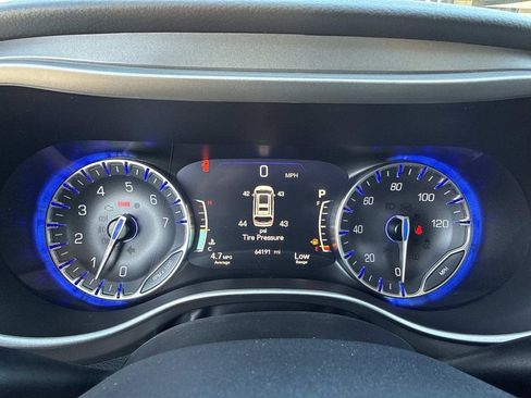 Used 2022 Chrysler Pacifica Touring-L image 31