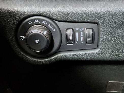 New 2026 Chrysler Pacifica Select FWD image 13