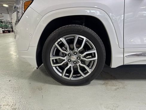 Used 2024 GMC Terrain Denali w/ Denali Premium Package image 9