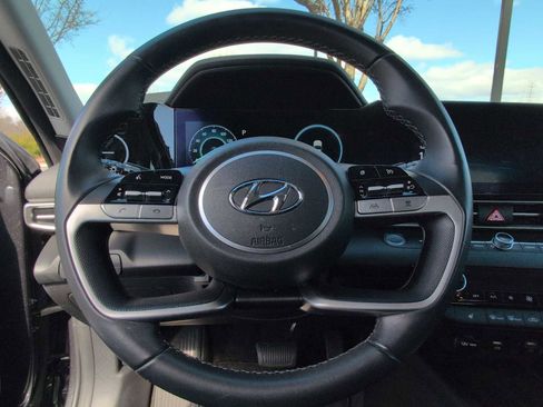 Used 2023 Hyundai Elantra Limited image 22