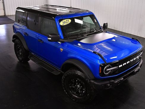 Used 2025 Ford Bronco Badlands image 13