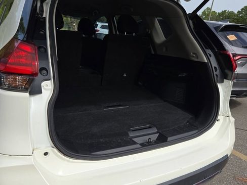 Used 2019 Nissan Rogue SV w/ Premium Package FWD image 5