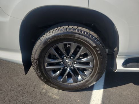 Used 2023 Lexus GX 460 Premium image 12