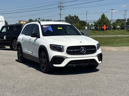 Used 2021 Mercedes-Benz GLB 250 4MATIC image 3