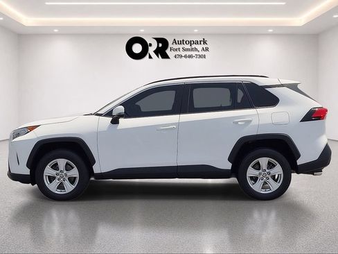 Used 2021 Toyota RAV4 XLE FWD image 3