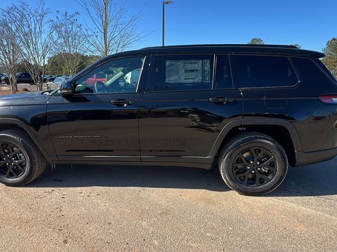 New 2025 Jeep Grand Cherokee L Altitude image 11