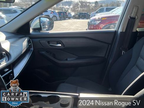 Used 2024 Nissan Rogue SV image 23