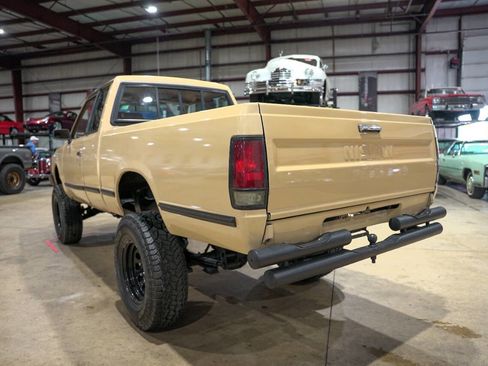 Used 1986 Nissan Pickup 4x4 King Cab image 6