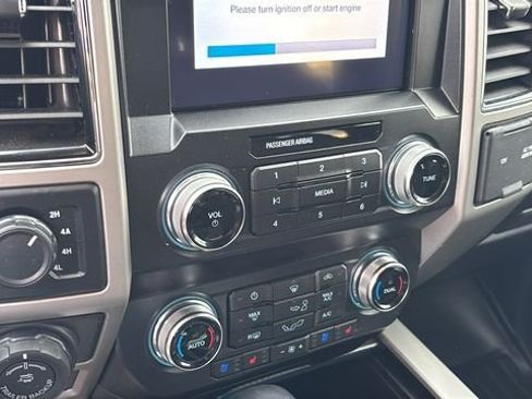 Used 2019 Ford F150 Lariat w/ Equipment Group 502A Luxury AWD/4WD image 18