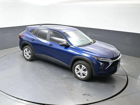 Used 2024 Chevrolet Trax LS FWD image 67