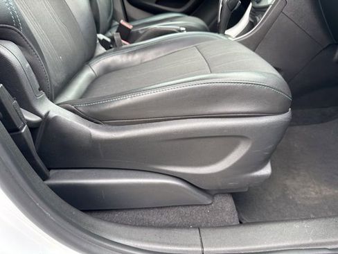 Used 2016 Chevrolet Trax LT w/ LT Convenience Package FWD image 29