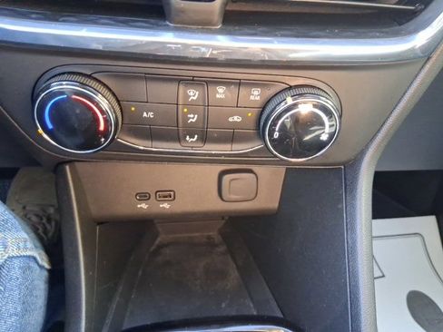 Certified 2025 Buick Encore GX Preferred image 30