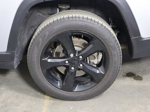Used 2022 Jeep Grand Cherokee L Limited w/ Black Appearance Package RWD image 50